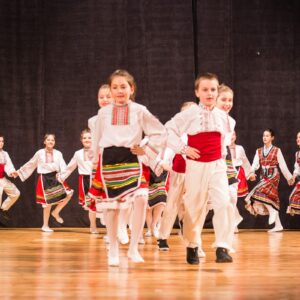 Народни танци за деца 10-14 години в Балкански Ритми - гр. Варна