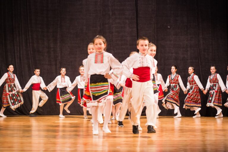 Народни танци за деца 10-14 години в Балкански Ритми - гр. Варна