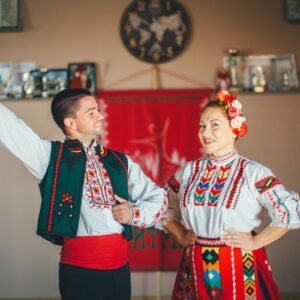 Народни танци за начинаещи в Варна - Балкански ритми