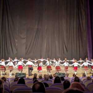 10+ Ползи от народните танци за деца – здраве, приятелства и любов към традициите - Народни танци за деца в гр. Варна
